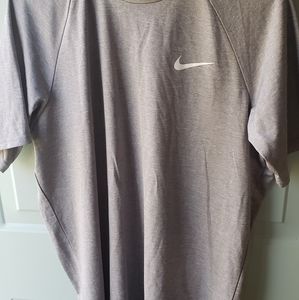 Men's Nike Medium Dri-fit UPF 40+ Gray Tee Shirt